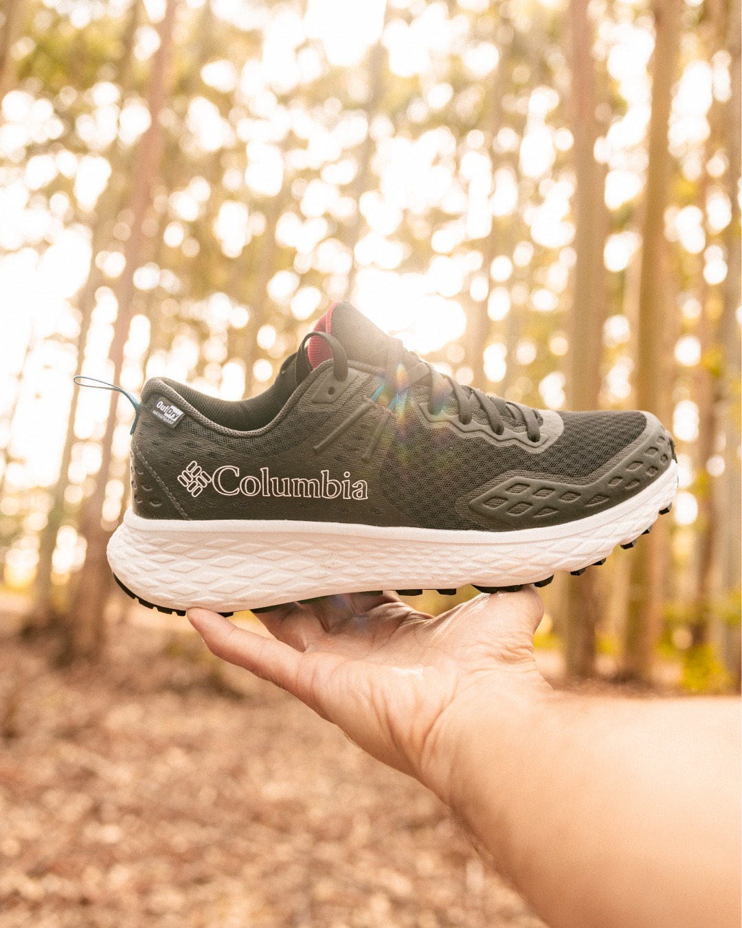¡Las zapatillas Columbia Konos TRS OutDry™ te acompañan en cada paso! Diseñadas con tecnología Omni-Max™ están preparadas para enfrentar cualquier ter...