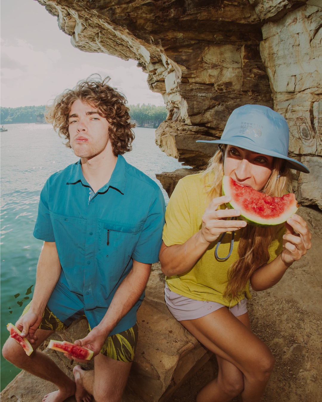 ¡Y volvió el calor! Aprovechá para refrescarte y mantenete protegido del sol con las prendas de Mountain Hardwear 